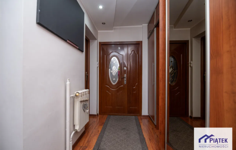 Dom jednorodzinny-trzy niezależne mieszkania-11