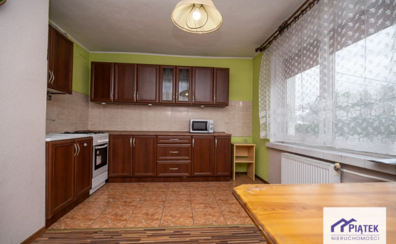 Dom jednorodzinny-trzy niezależne mieszkania-12