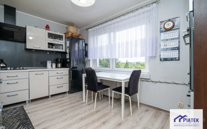 Dom jednorodzinny-trzy niezależne mieszkania-4