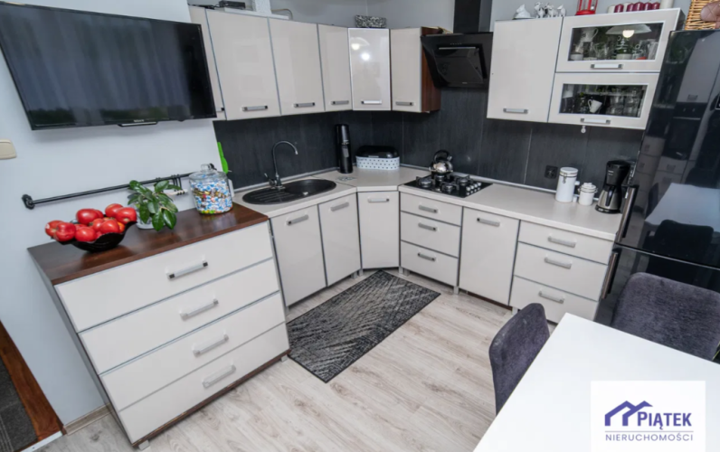 Dom jednorodzinny-trzy niezależne mieszkania-5