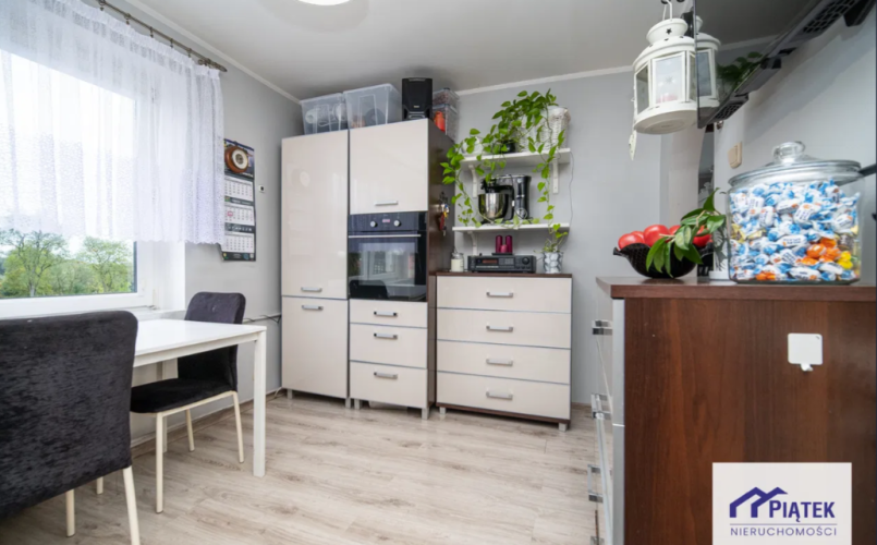 Dom jednorodzinny-trzy niezależne mieszkania-7