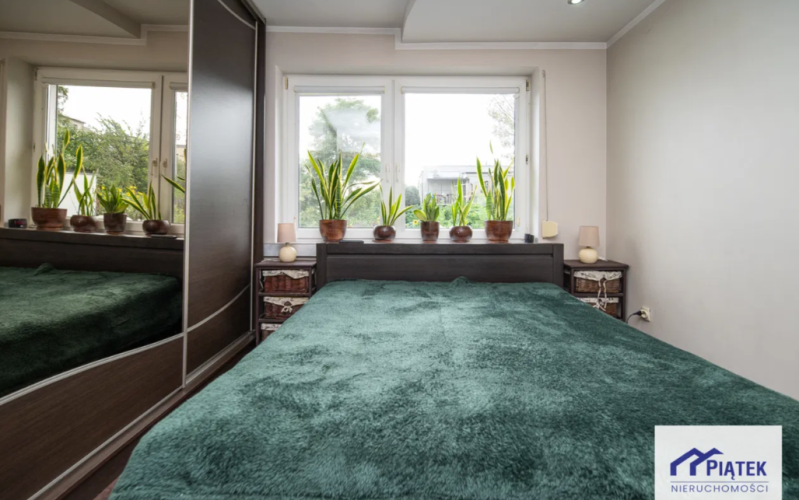 Dom jednorodzinny-trzy niezależne mieszkania-8