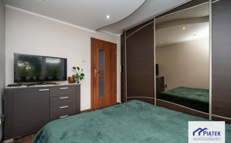 Dom jednorodzinny-trzy niezależne mieszkania-9